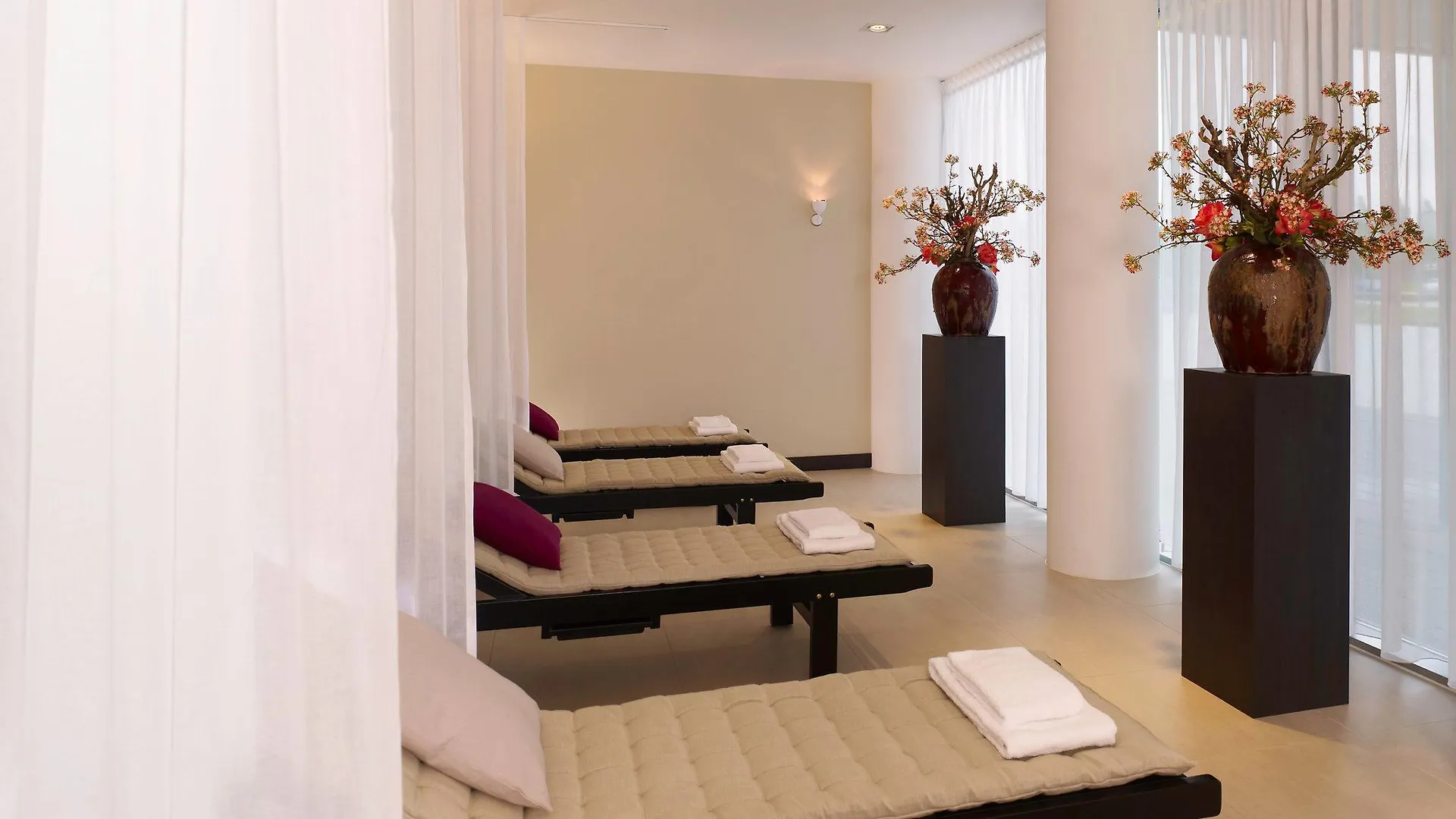 Отель Park Plaza Amsterdam Airport Лейнден