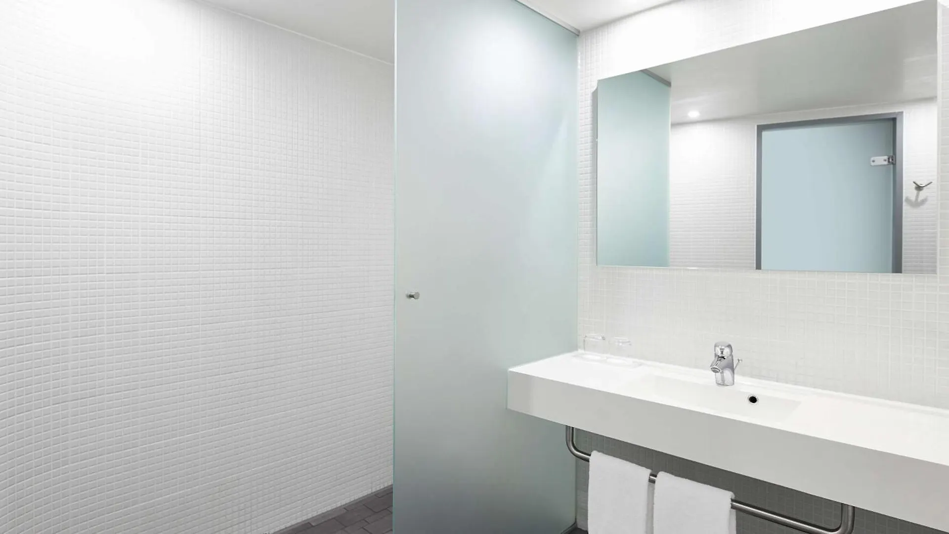 Отель Park Plaza Amsterdam Airport Лейнден 4*,
