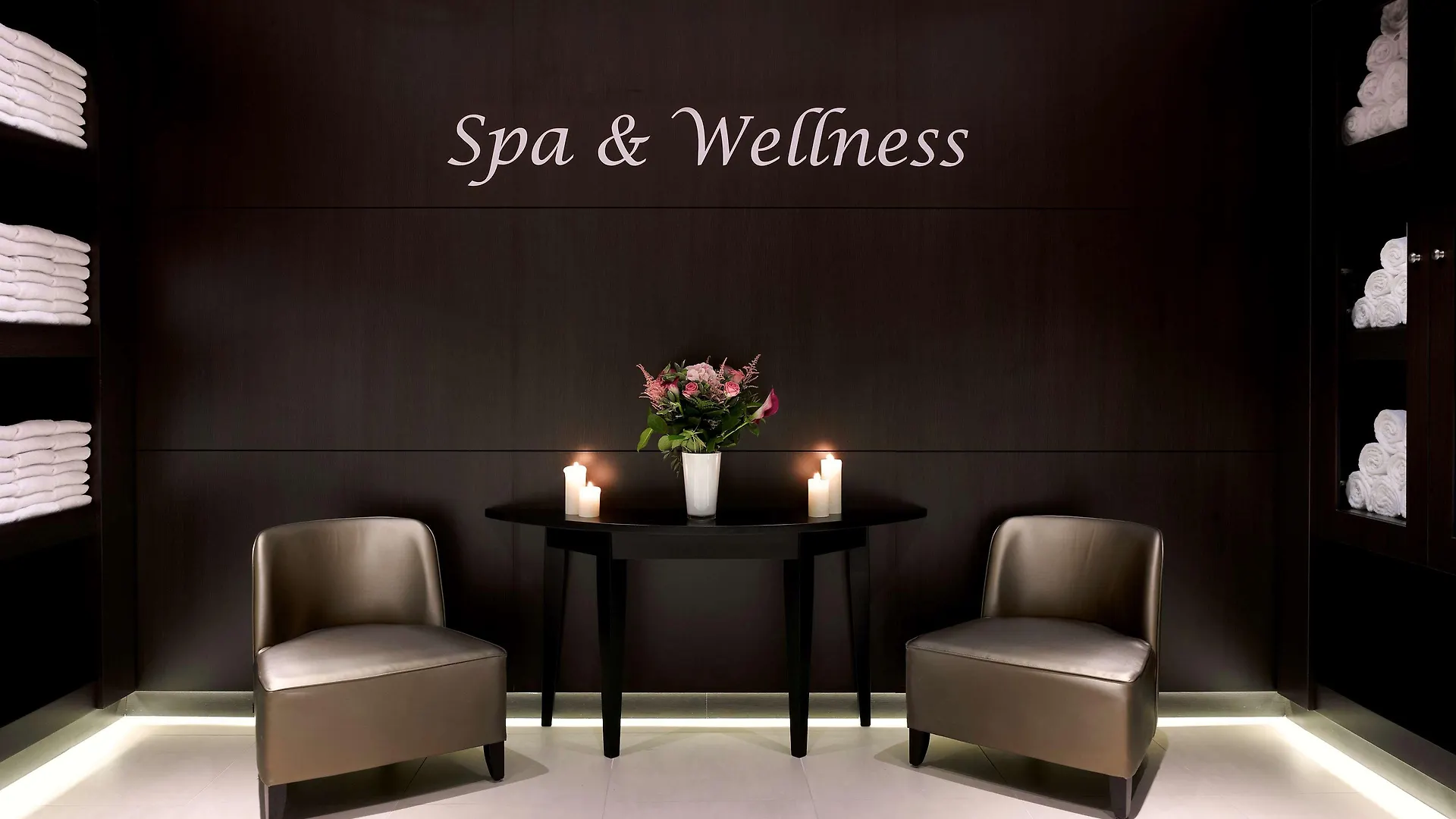 Park Plaza Amsterdam Airport Hotel Lijnden 4*,  Hollandia